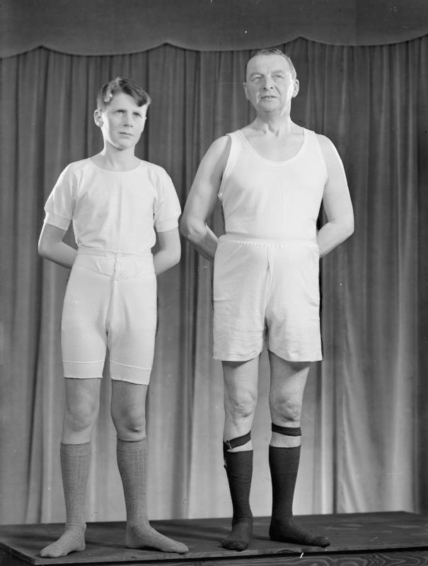 utility_underwear-_clothing_restrictions_on_the_british_home_front_1943_d13079